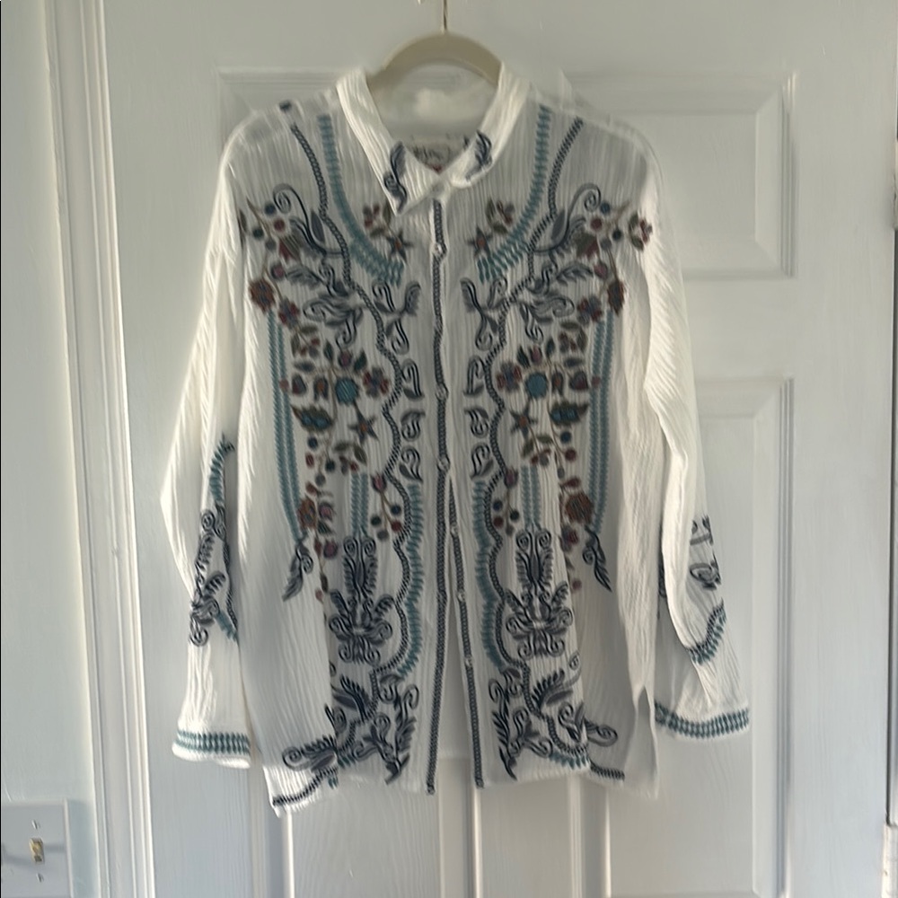 Embroidered White Blouse with Floral Design